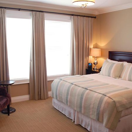 皇后区124号Spa度假酒店 滨湖尼亚加拉 外观 照片 A bedroom at the Inn