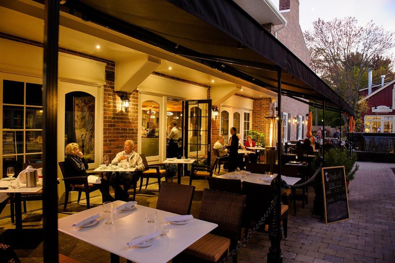 皇后区124号Spa度假酒店 滨湖尼亚加拉 外观 照片 The restaurant in 2011