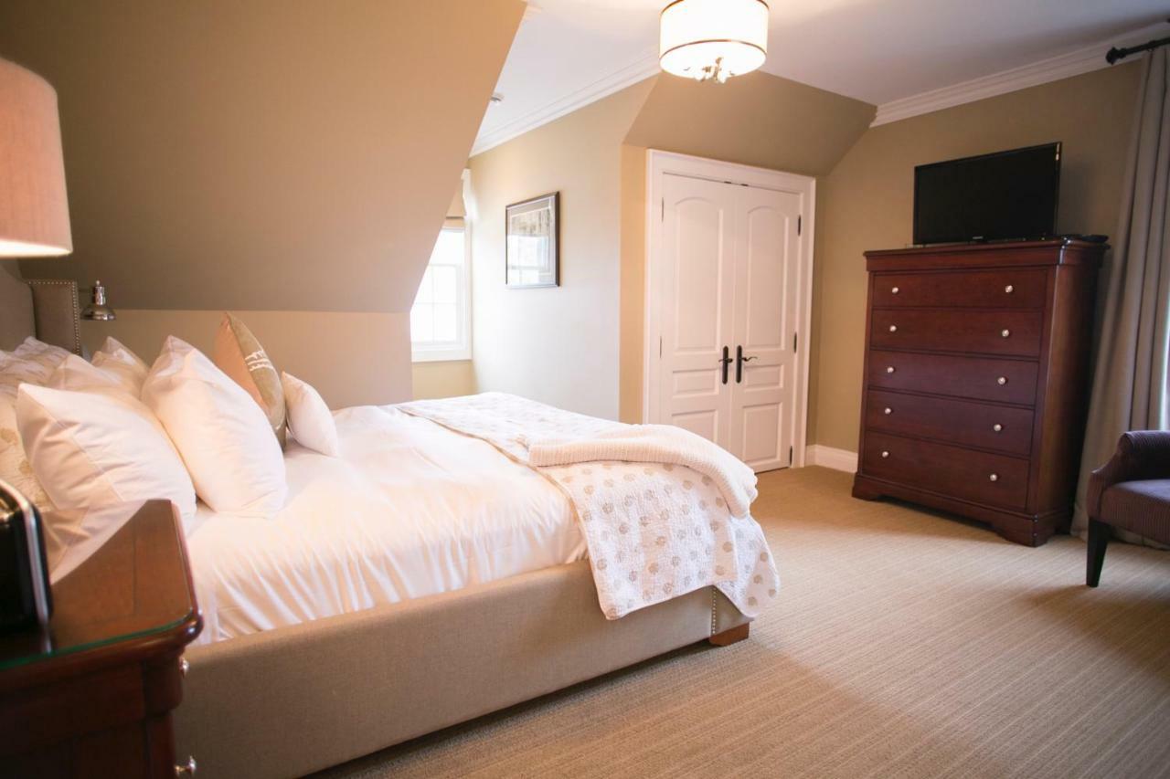 皇后区124号Spa度假酒店 滨湖尼亚加拉 外观 照片 A bedroom at the Inn at the Opera