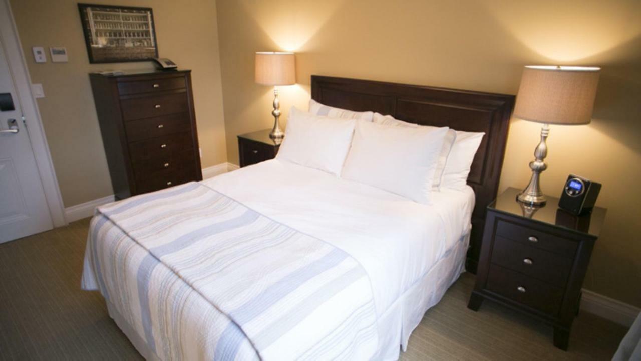 皇后区124号Spa度假酒店 滨湖尼亚加拉 外观 照片 A bed with a duvet