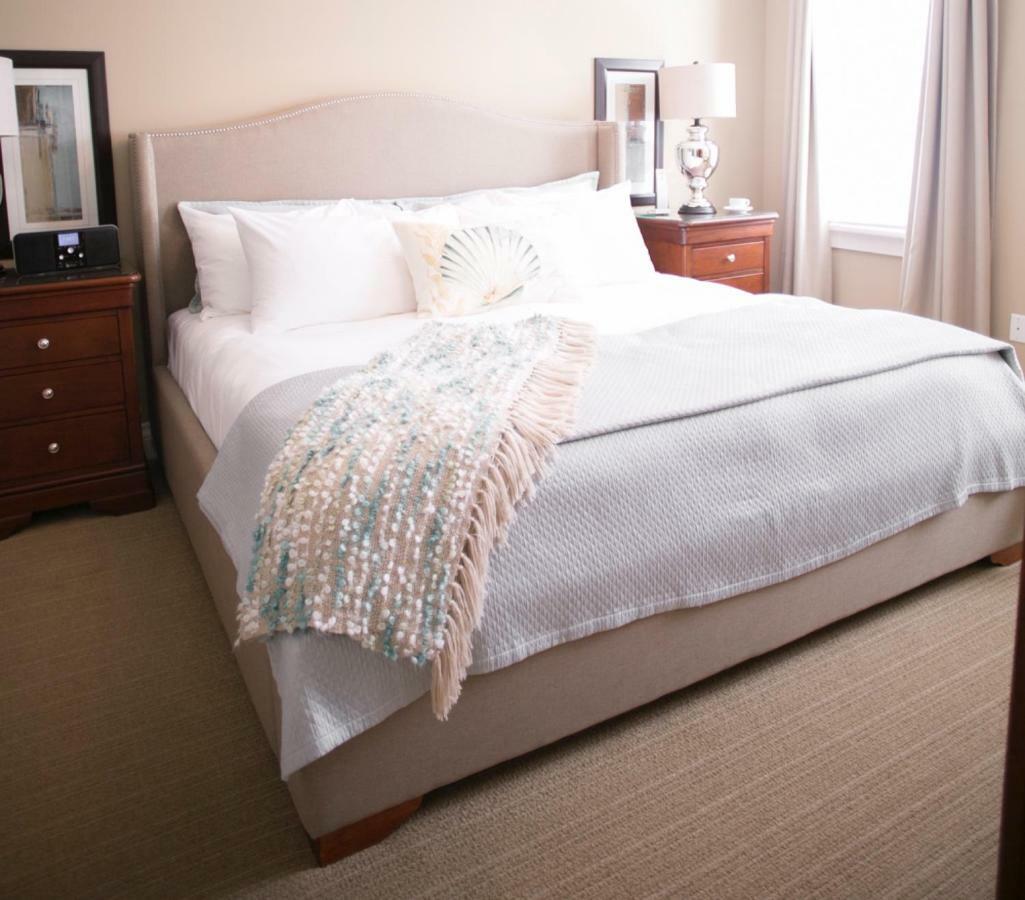皇后区124号Spa度假酒店 滨湖尼亚加拉 外观 照片 A bed with a throw