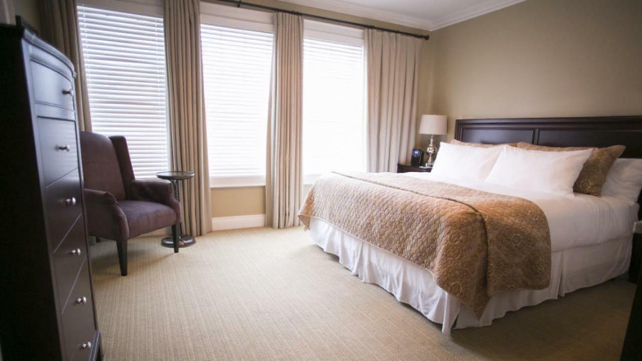 皇后区124号Spa度假酒店 滨湖尼亚加拉 外观 照片 A bedroom at the Inn at Laurel Point